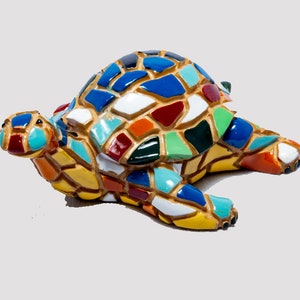 Mosaik-Schildkrötenstatue aus Marmorstaub und Emaille. Es ist die beste Sammlung in Spanien.