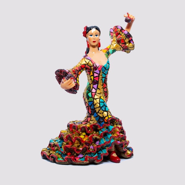 Statue dorée de danseuse de flamenco espagnole réalisée avec de la poussière de marbre et de l'émail. C'est la meilleure collection d'Espagne.