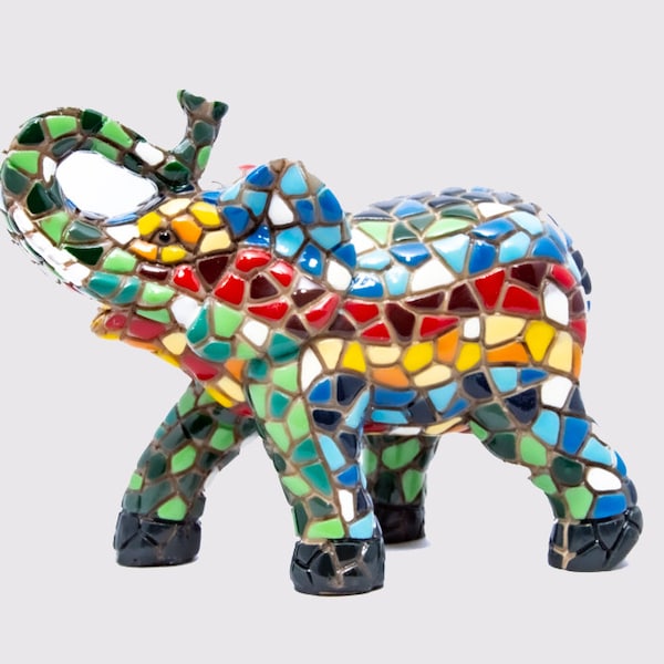 Statue d'éléphant en mosaïque Mix Colores réalisée avec de la poussière de marbre et de l'émail. C'est la meilleure collection d'Espagne.