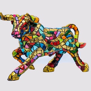 Golden Bull statue made with marble dust and with enamel. It&#39;s the best collection in Spain.