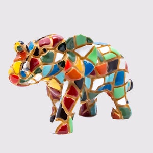 Mosaik-Elefantenstatue aus Marmorstaub und Emaille. Es ist die beste Sammlung in Spanien.