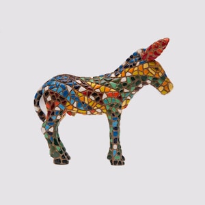 Mischfarben-Mosaik-Eselstatue aus Marmorstaub und Emaille. Es ist die beste Sammlung in Spanien.