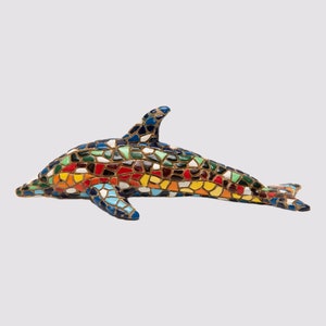 Mix Colors Mosaik-Delfinstatue aus Marmorstaub und Emaille. Es ist die beste Sammlung in Spanien.