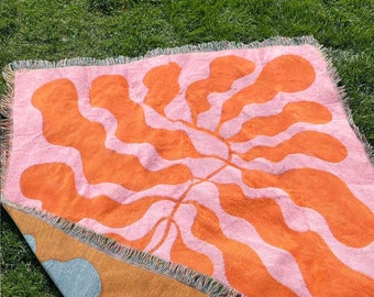 Jeté de plage à feuilles de Matisse, orange et rose | Décoration minimaliste moderne | Couverture d'extérieur Funky Tapestry | Jeté de voyage pour pique-nique avec franges