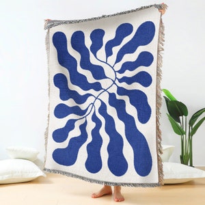 Jeté de plage bleu Matisse Leaf Décoration minimaliste moderne Couverture tissée Funky Tapestry Jeté de couverture de voyage pour pique-nique pour canapé à franges image 2