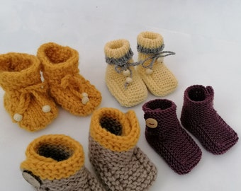 Handmade knitted baby boots; 0-3month