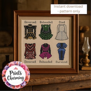 Pode incluir: Padrão de ponto cruz emoldurado com seis vestidos históricos, cada um com um destino: Divorciada, Decapitada, Morta, Divorciada, Decapitada, Sobreviveu. Os vestidos são de várias cores. O texto "Download instantâneo - apenas padrão" está no topo.