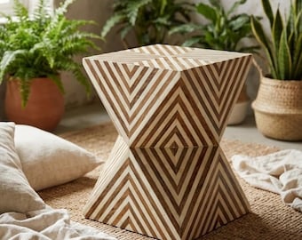 Mesa auxiliar con incrustaciones de madera hecha a mano / Mueble con acento geométrico de reloj de arena