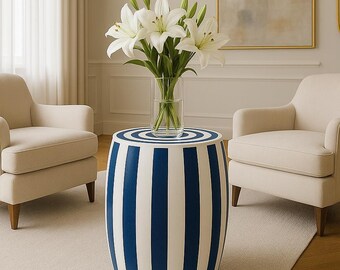 Mesa auxiliar de resina artesanal: mesa auxiliar con rayas azules y blancas