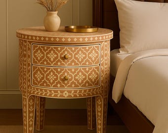 アンティークの象嵌細工を施したインド風木製サイドテーブル