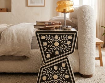 赤い骨象嵌のナイトスタンド｜Z字型花柄樹脂製サイドテーブル｜手作りの高級家具