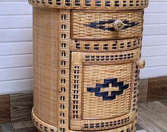 Mesa auxiliar de ratán tejida a mano / Mesita de noche de caña natural / Mesita de noche de mimbre bohemia para una decoración ecológica del hogar