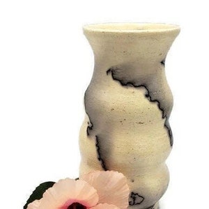 Hellgelbe Raku-Vase schöne dekorative Vase handgefertigt, Töpferware, Raku gebrannt mit Pfauenfedern, Kunstvase mit Glanz Bild 1