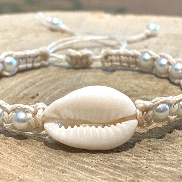Cowrie shell bracelet, cowrie shell and pearl bracelet, cowrie shell friendship bracelet, cowrie shell macrame bracelet, beach wedding
