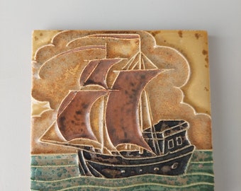 Cloisonne (masonry) tile de Porceleyne Fles of a fantasy ship