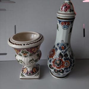 2 vases of Delft polychrome Holland handicraft no. 417 and 953