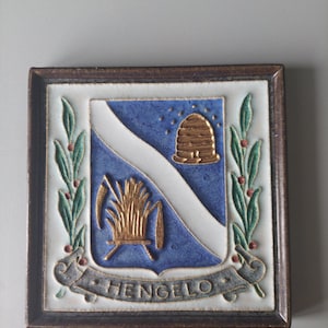 Cloisonne (coat of arms) tile Porceleyne Fles from the city of Hengelo