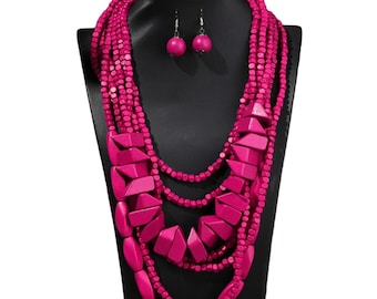 Set di collane con perline di legno rosa intenso - Gioielli di tendenza multifilo realizzati a mano con orecchini coordinati