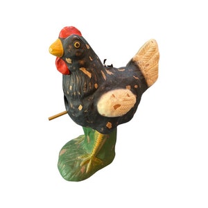Decorative chicken birdhouse