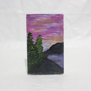 Cielo morado - Piedra luminosa + Pintura sobre cartón (11 x 7) / pintura acrílica sobre cartón / bellas artes / joyería / regalo para ella