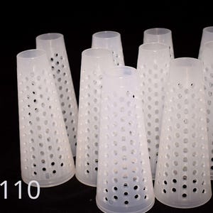 Cone plástico perfurado 5,57 branco