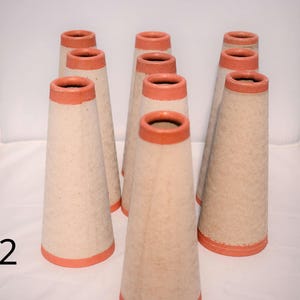 Cone de papelão 5,57 borda vermelha