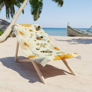 Cheerful Bee & Flower Beach Towel | Summer Fun, Poolside Accessory, Outdoor Lounging, Gift for Nature Lovers, Floral Beach Essentials