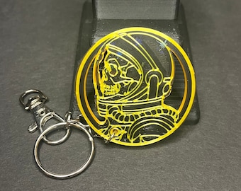 Llavero de astronauta impreso en 3D (negro, con casco dorado y calavera) - Regalo personalizado