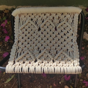 Asiento plegable Taburete portátil Taburete para habitación de bebé Decoración del hogar boho Muebles boho Silla de campamento Taburete para picnic / salida, Silla plegable de macramé