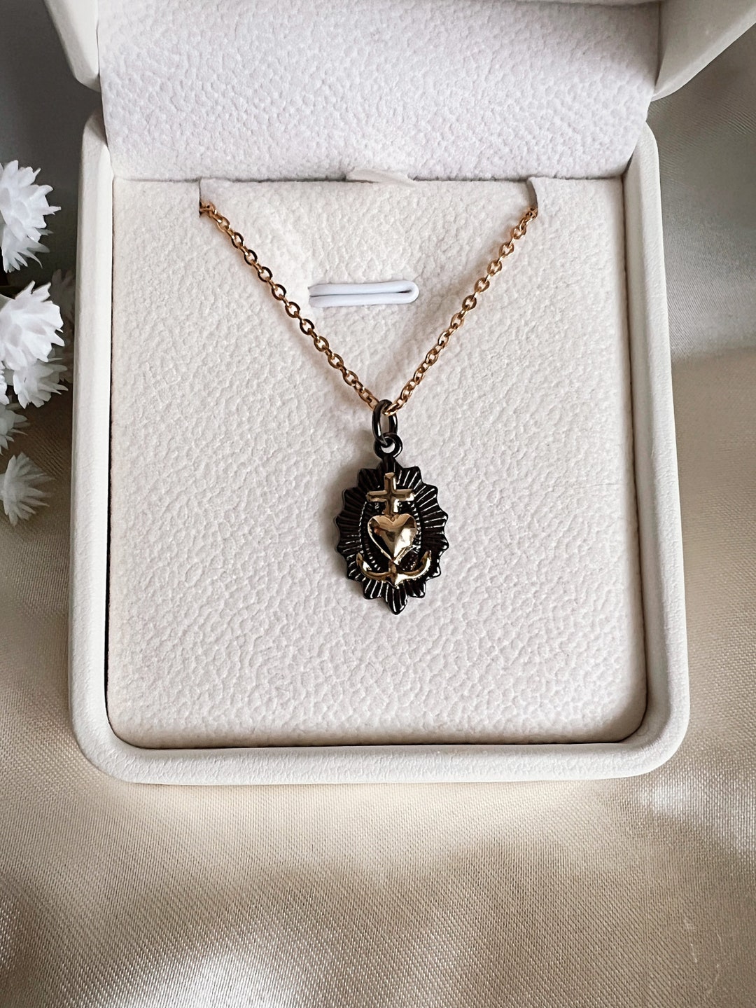 Black heart gold necklace Clearance