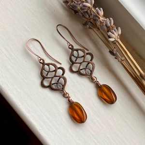 Pendientes colgantes de cobre estilo art nouveau de la Edad de Bronce ~ Pendientes eduardianos ~ Pendientes fairycore ~ Pendientes boho de ámbar ~ Regalo para ella