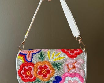 Clutch floral bordada à mão: Bolsa de ombro bordada para a noite