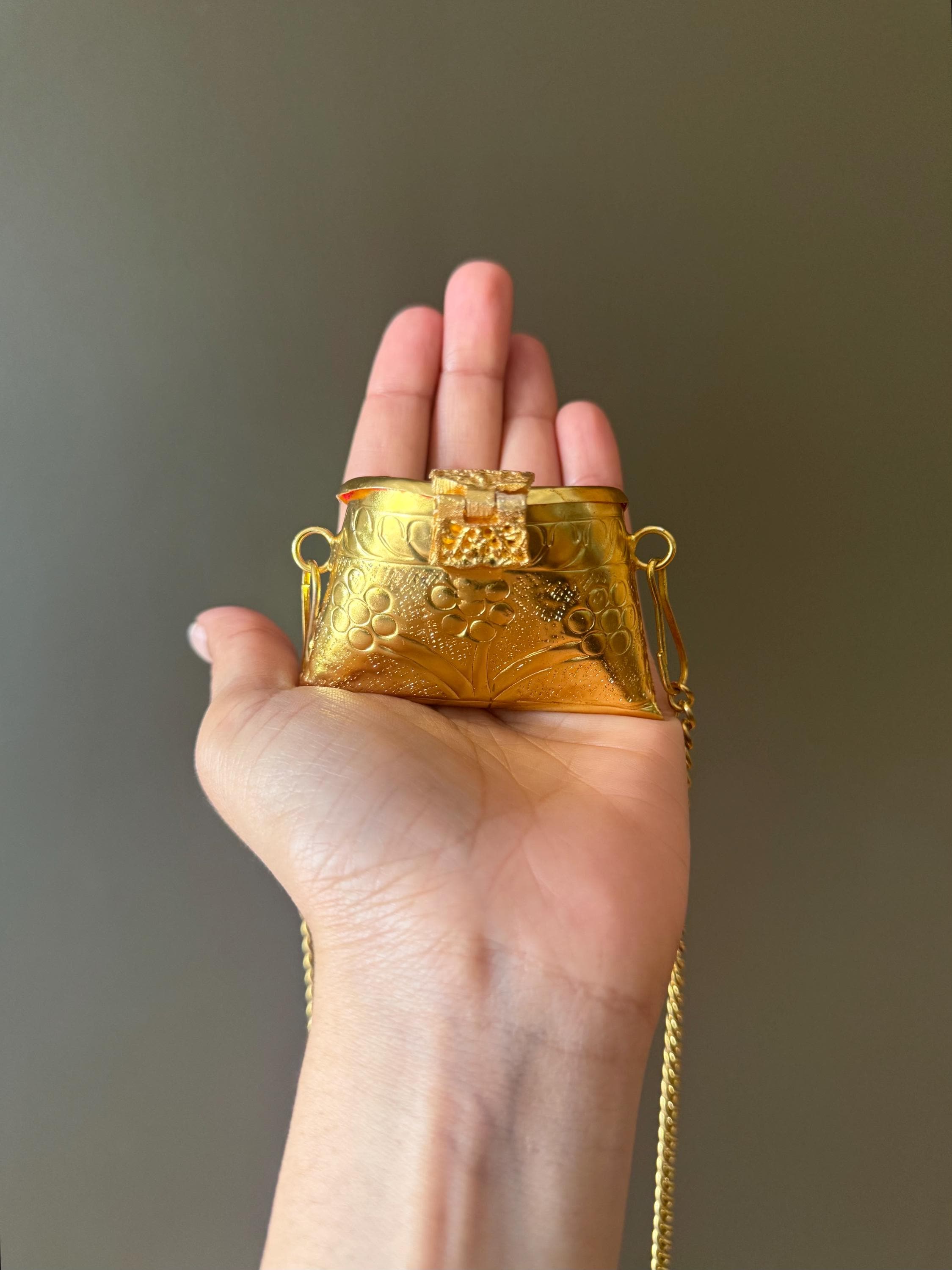 Mini Metal Clutch Purse: Velvet Lined Coin Holder, Decorative