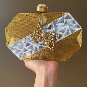 Bolso de mano de lujo de madreperla dorada / Bolso de noche hecho a mano / Bolso de novia / Bolso de mano para boda o fiesta con correa de cadena y cierre de piedras preciosas. ÚLTIMA PC