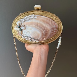 Gold Seashell Clutch Purse – Pearl & Crystal Embellished Evening Bag – Bridal Wedding Clutch – Unique Shell Minaudiere – Party Handbag