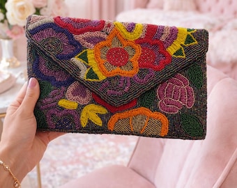 手刺繍のビーズ装飾が施された花柄クラッチバッグ｜マルチカラーの 