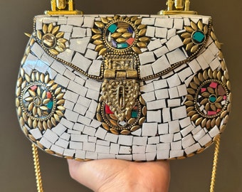 Handgefertigte Mosaik-Abendtasche mit Vintage-Charm und goldenem Kettenriemen, Elegante Abendtasche, Boho Mosaik-Kupplung mit Retro-Charm, Luxe