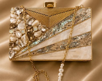 Bolsa clutch de luxo com pérolas e conchas – Bolsa de noite dourada marcante. Bolsa clutch em madrepérola. Bolsa clutch em conchas com inspiração vintage.