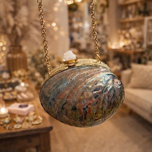 Abalone Shell Clutch: Amethyst-Verschluss, goldenes Detail - Statement Geldbörse