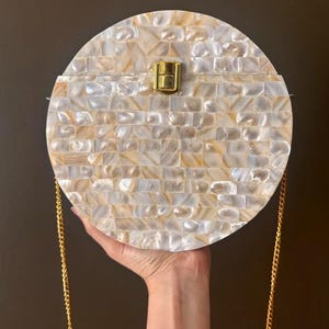 Exquisite Handmade Round Mother of Pearl Shell Clutch with Elegant Gold Chain Strap - Ideal Statement Accessory for Weddings, Parties