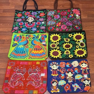 MEXICAN EMBROIDERED BAG. Embroidery bag with traditional figures. image 1