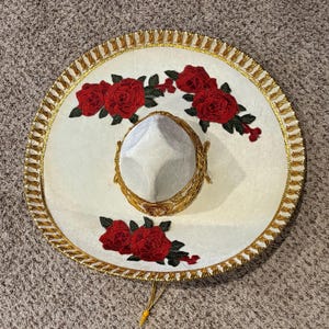 Sombrero with EMBROIDERED  ROSES. Mariachi sombrero with floral embroidery. Mexican sombrero.