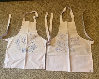 Embroidery napkins. MANDIL para bordar. APRON for embroidery.