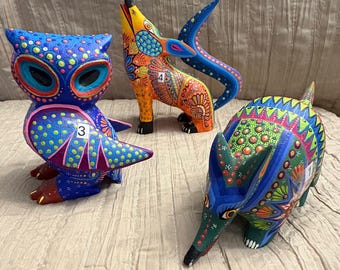 Alebrije de Oaxaca. Armadillo. Zorro. Perro. Libelula con un diseno hermoso.