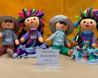 Mooie Lele en Rancherito-pop. Traditionele jurken, linten en hoeden. Handgemaakt in Mexico. Nr. 5
