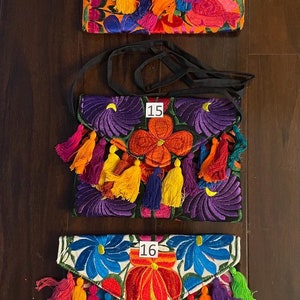 刺繍入りクラッチバッグ。メキシコのハンドメイドバッグ。メキシコのハンドメイドモチーフの刺繍入りエンベロープバッグ。