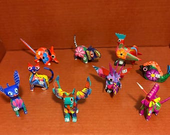 Mini alebrijes. Alebrijes de Oaxaca com desenhos tradicionais. Animais variados.