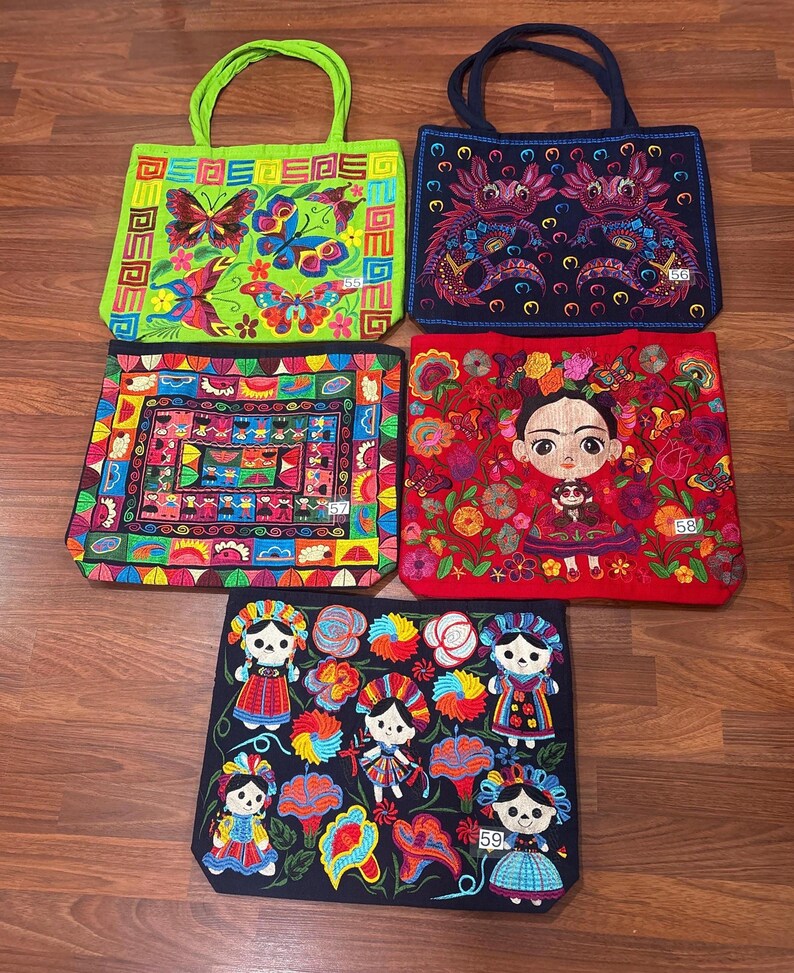 MEXICAN EMBROIDERED BAG. Embroidery bag with traditional figures. image 5