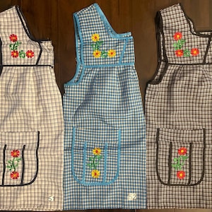 Mexican Apron. Size S and M. Traditional Apron. Mandil bordado.. Embroidered Apron.