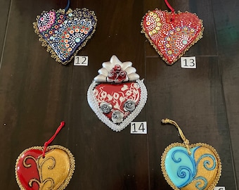 Corazon decorado con un bello diseno al estilo Mexicano.